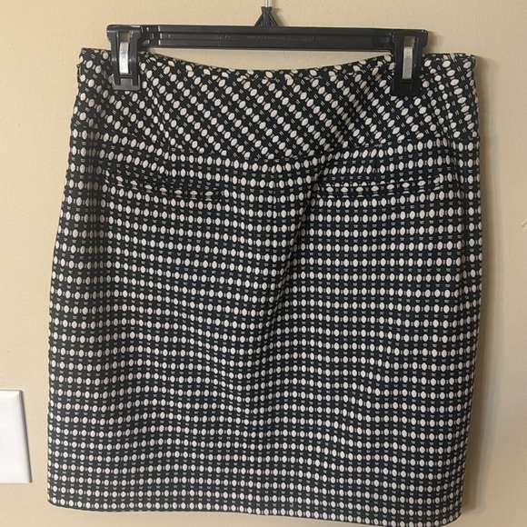 Black and Cream Ann Taylor Loft Short Skirt - Size 6 - Picture 4 of 9